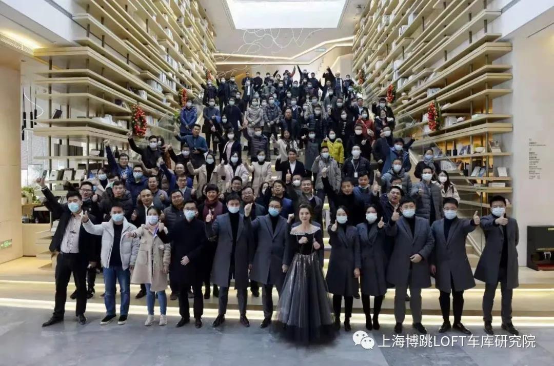 阜阳全国一百多人在华侨城汉口道6号参观研讨LOFT专利车库技术！